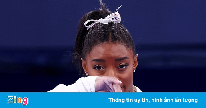 Adriano gửi lời động viên đến Simone Biles