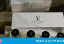 Phát hiện kho nước hoa nghi giả Dior, Chanel, Gucci