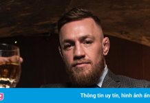 McGregor đóng quảng cáo khi đang bị gãy chân