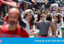 Pháp 3 ngày liên tiếp ghi nhận trên 10.000 ca mắc Covid-19