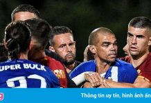 Pepe ẩu đả với cầu thủ AS Roma trong trận giao hữu