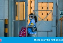 Cảnh tiếp tế cho gần 2.000 công nhân ở khu công nghiệp Thăng Long