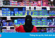 Covid-19 không làm dừng kinh nguyệt, sao băng vệ sinh không thiết yếu?