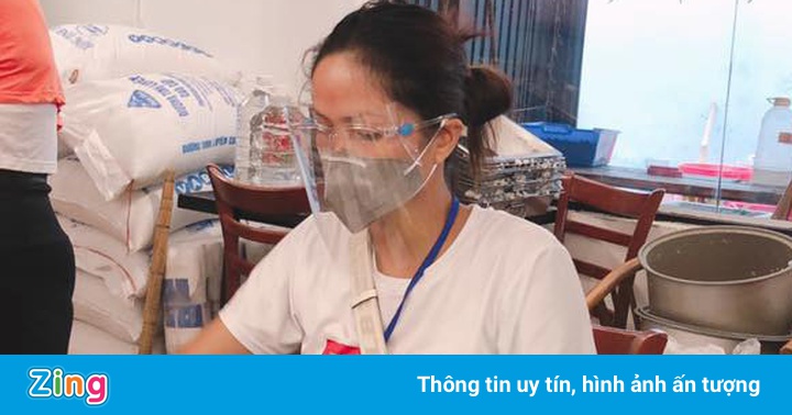 H’Hen Niê: ‘Tôi và đoàn tự chuyển hàng tấn gạo cho bà con ở TP.HCM’ H’Hen Niê: ‘Tôi và đoàn tự chuyển hàng tấn gạo cho bà con ở TP.HCM’