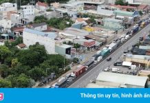 Kẹt xe hàng km ở cửa ngõ TP.HCM ngày đầu thực hiện Chỉ thị 16