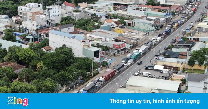 Kẹt xe hàng km ở cửa ngõ TP.HCM ngày đầu thực hiện Chỉ thị 16 Kẹt xe hàng km ở cửa ngõ TP.HCM ngày đầu thực hiện Chỉ thị 16