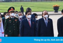 Đại biểu Quốc hội khóa XV vào Lăng viếng Bác