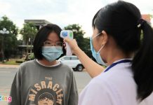 Trường thi ở TP.HCM lập chốt, tránh phụ huynh tụ tập đông người Thi tot nghiep THPT 2021 anh 1