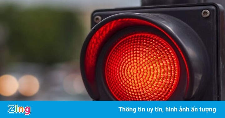 Cô gái TQ thuê xe của người yêu cũ, vượt đèn đỏ 49 lần để trả thù