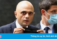 Bộ trưởng Anh bị chỉ trích vì khuyên đừng ‘co rúm người’ trước virus