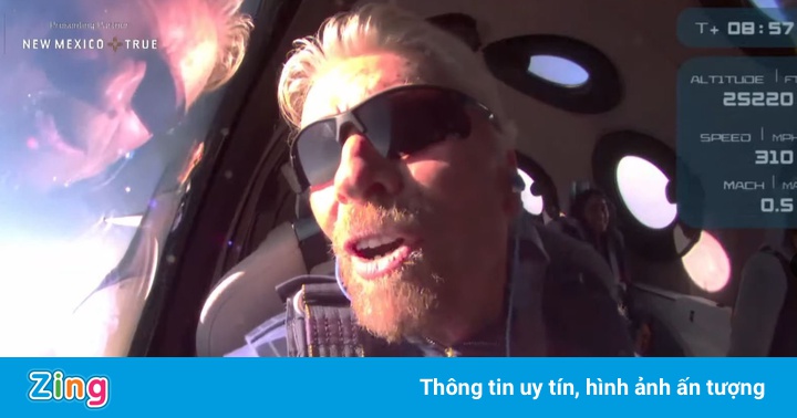 Tỷ phú Richard Branson hoàn thành chuyến bay đầu tiên vào không gian