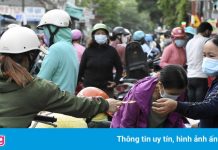 Chợ tự phát ở Quảng Ngãi đông đúc những ngày giãn cách xã hội