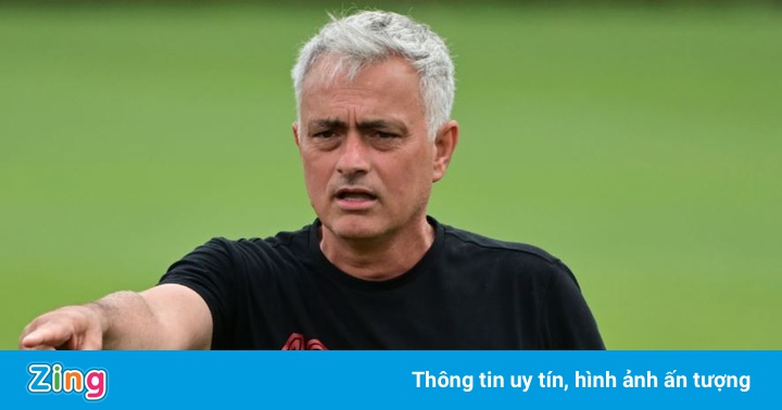 HLV Mourinho ra mắt Roma bằng trận thắng 10-0