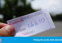 Siêu thị TP.HCM bớt quá tải nhờ phát phiếu hẹn giờ