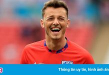 Vì sao Ben White đắt giá hơn Raphael Varane?