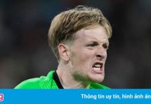 Thủ môn tuyển Anh được gia đình tổ chức tiệc chúc mừng sau Euro