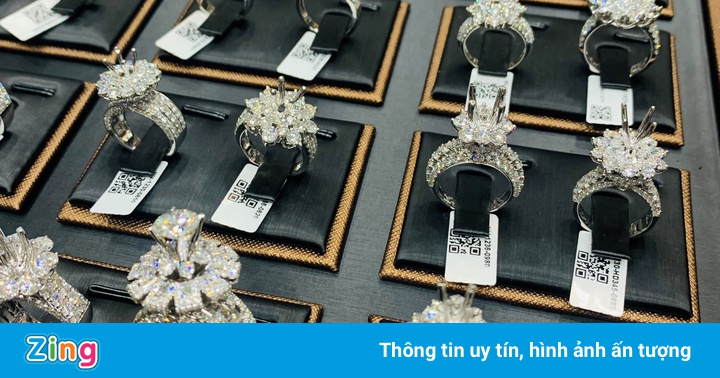 CEO Tâm Luxury chia sẻ mẹo bảo quản kim cương luôn sáng bóng