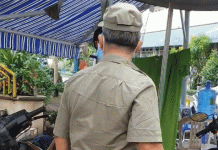 Đình chỉ công tác 2 bảo vệ dân phố đánh shipper ở chốt phong tỏa Shipper bi danh o TP.HCM anh 1