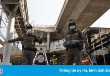 Thái Lan áp giới nghiêm ở Bangkok, chốt kiểm soát bắt đầu mọc lên