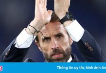 Huấn luyện viên tuyển Anh đeo đồng hồ Hublot hiếm trên sân