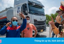 Tài xế tranh luận với CSGT khi Hà Nội cấm xe vào nội thành