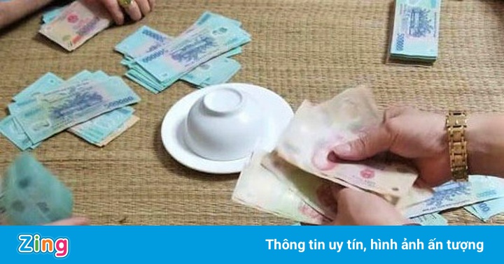 Bắt quả tang 13 người xóc đĩa trong đợt dịch Covid-19