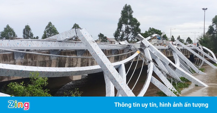 Sập giàn thép 11,7 tấn trên cầu Maspéro 2