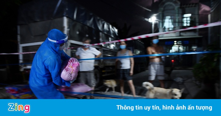 Những chuyến từ thiện xuyên đêm ở TP.HCM Những chuyến từ thiện xuyên đêm ở TP.HCM