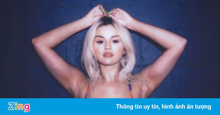 Selena Gomez thiết kế mẫu áo tắm cùng bạn thân