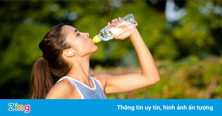 Uống nước đúng cách giúp trẻ hơn 10 tuổi Uống nước đúng cách giúp trẻ hơn 10 tuổi