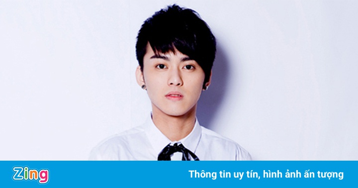 Nam ca sĩ buộc rời công ty quản lý vì yêu đồng giới
