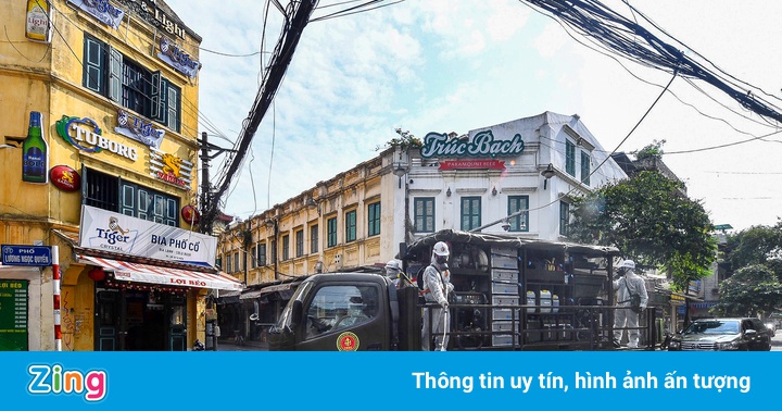 Phun khử khuẩn hàng loạt tuyến phố ở Hà Nội