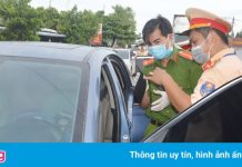 Tài xế chở thuốc lá lậu chạy vào vườn cây trốn cảnh sát