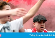 CĐV Anh đốt pháo ngoài khách sạn của tuyển Italy