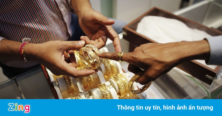 Giá vàng trong nước trái chiều thế giới