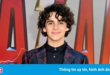 Diễn viên 18 tuổi công khai là người song tính