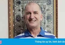 Dịch trăm bài báo mỗi ngày cho người nước ngoài ở Việt Nam