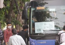 Thí sinh chỉ bỏ khẩu trang khi kiểm tra chứng minh nhân dân Thi tot nghiep THPT 2021 anh 1