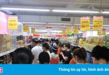 Xếp hàng dài chờ thanh toán ở siêu thị TP.HCM