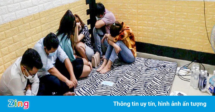 8 thanh niên phê ma túy trong nhà nghỉ ở Long An