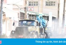 Quân khu 9 khử khuẩn các tuyến đường ở TP Mỹ Tho