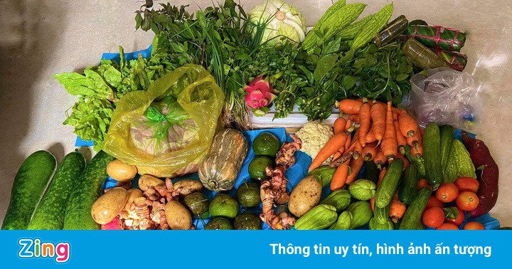 Sinh viên kẹt lại ở TP.HCM nấu ăn cho bạn, chia sẻ lương thực