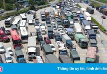 Cửa ngõ Hà Nội ùn tắc trong ngày đầu cách ly xã hội