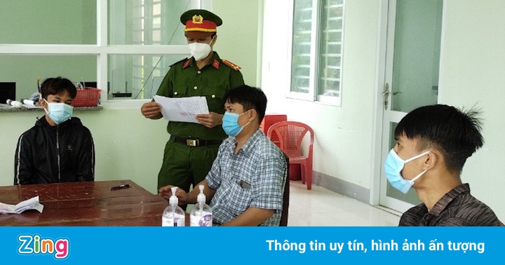 Tụ tập nói chuyện, 3 thanh niên bị phạt 6 triệu đồng