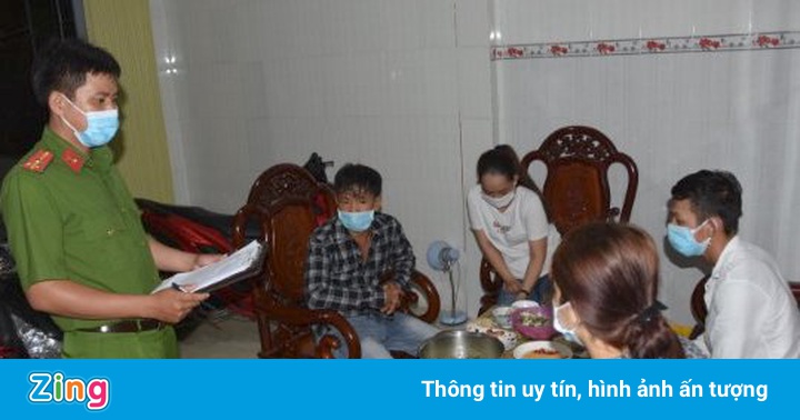 Tụ tập ăn nhậu, chủ nhà và nhóm bạn bị xử phạt