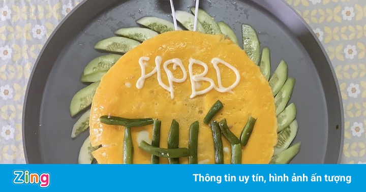 ‘Bánh sinh nhật’ sáng tạo từ cơm, thịt, trứng khi ở nhà chống dịch