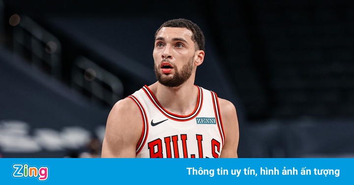 Ngôi sao bóng rổ mua giày Air Jordan 4 tặng các fan