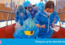 Người mua vé tàu, máy bay giúp đồng hương ở TP.HCM về quê