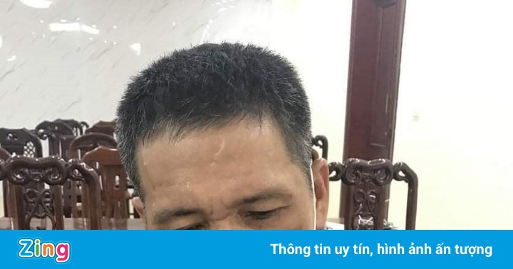Vận động nghi phạm bị truy nã mang súng ra đầu thú Vận động nghi phạm bị truy nã mang súng ra đầu thú