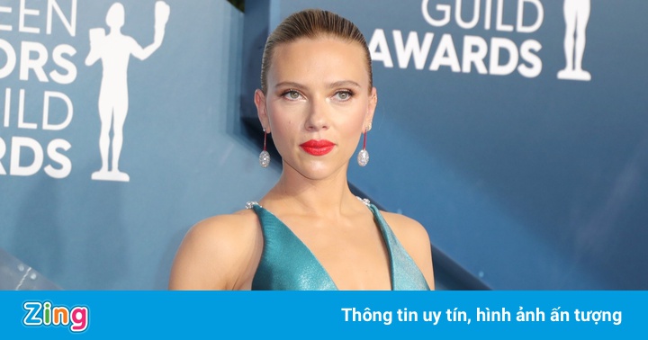 Scarlett Johansson được bênh vực trong cuộc chiến với ông lớn